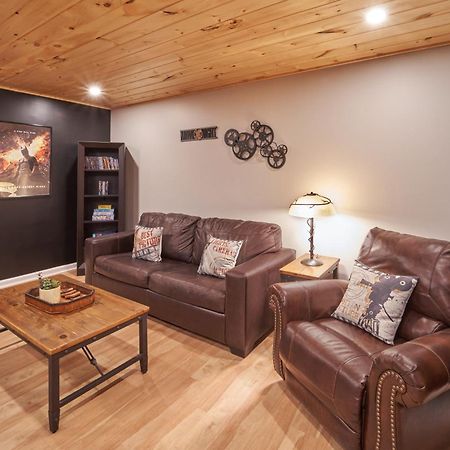 Entertainment Galore! Luxurious Property, Spectacular & Peaceful Setting, Great Location, Close To Major Attractions!! Pigeon Forge Eksteriør billede