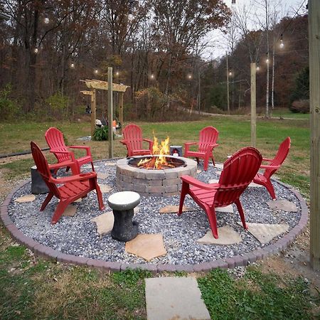 Entertainment Galore! Luxurious Property, Spectacular & Peaceful Setting, Great Location, Close To Major Attractions!! Pigeon Forge Eksteriør billede