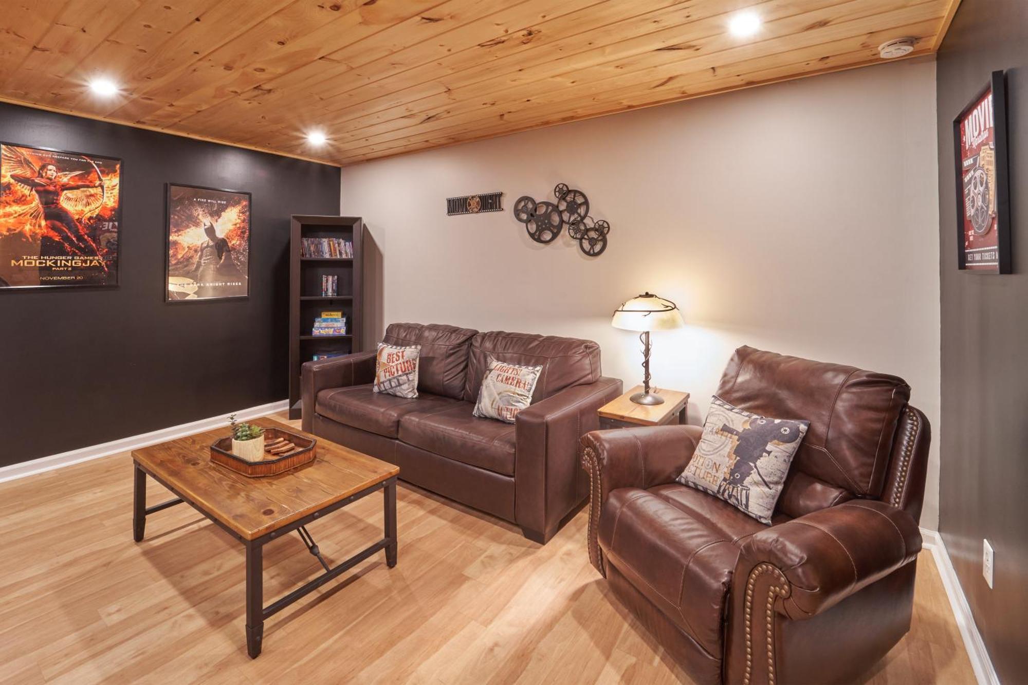 Entertainment Galore! Luxurious Property, Spectacular & Peaceful Setting, Great Location, Close To Major Attractions!! Pigeon Forge Eksteriør billede