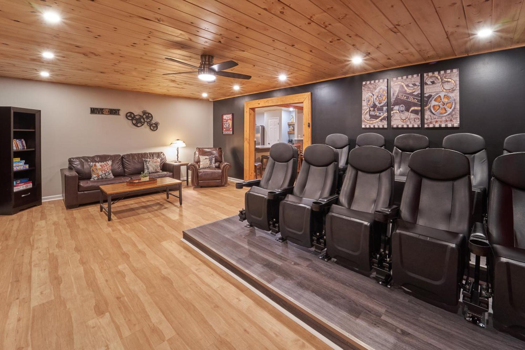 Entertainment Galore! Luxurious Property, Spectacular & Peaceful Setting, Great Location, Close To Major Attractions!! Pigeon Forge Eksteriør billede
