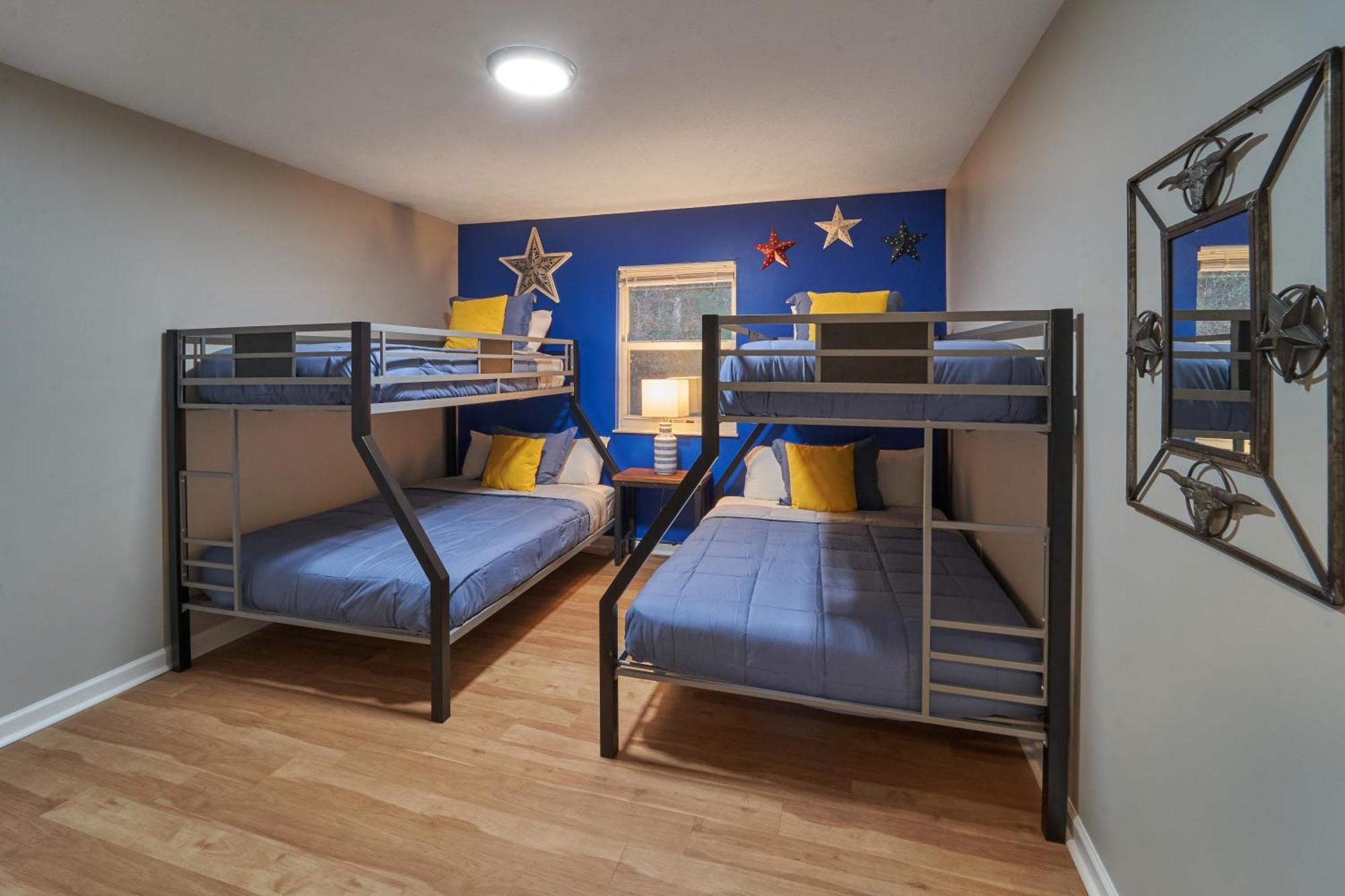 Entertainment Galore! Luxurious Property, Spectacular & Peaceful Setting, Great Location, Close To Major Attractions!! Pigeon Forge Eksteriør billede