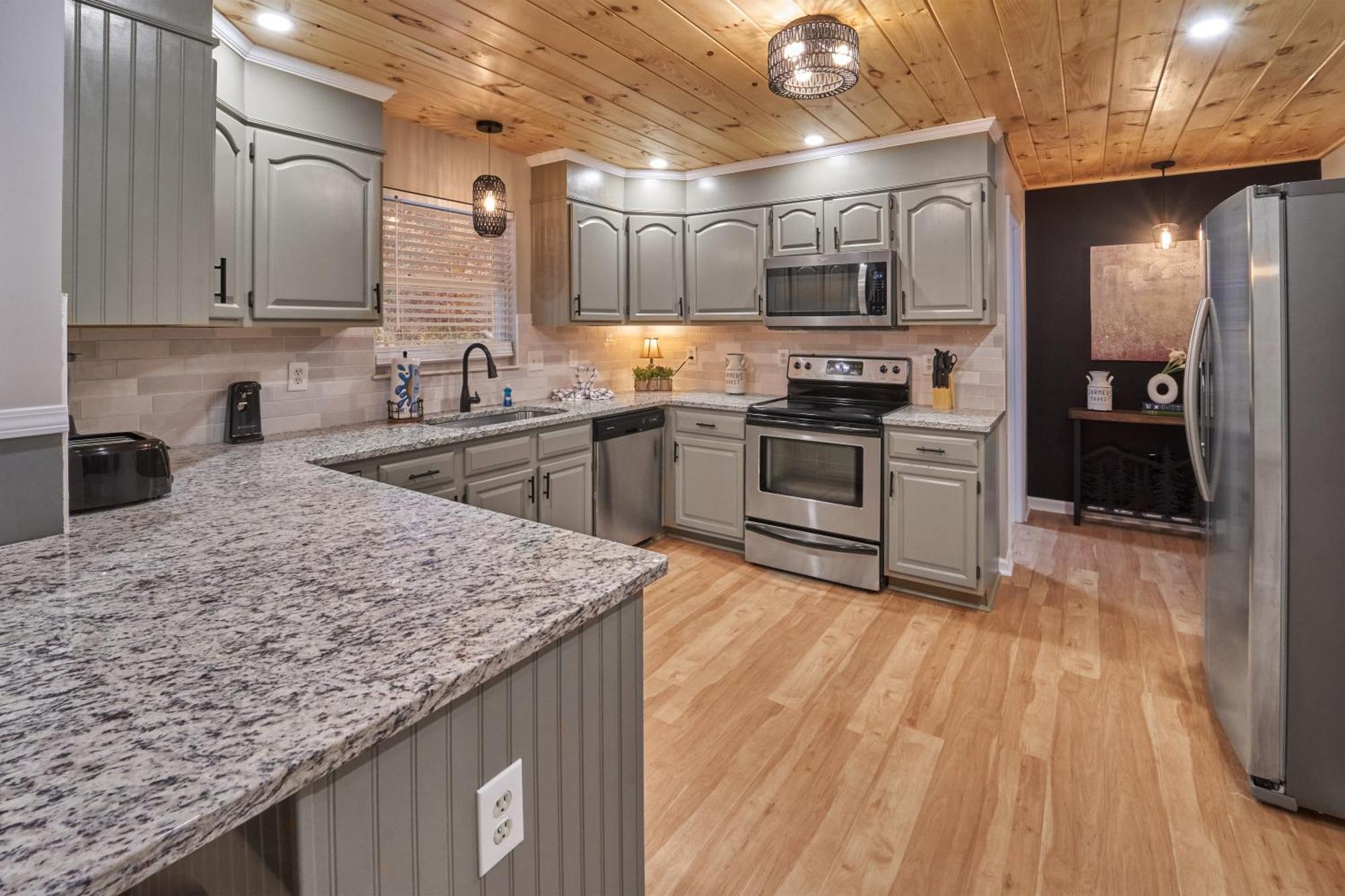 Entertainment Galore! Luxurious Property, Spectacular & Peaceful Setting, Great Location, Close To Major Attractions!! Pigeon Forge Eksteriør billede