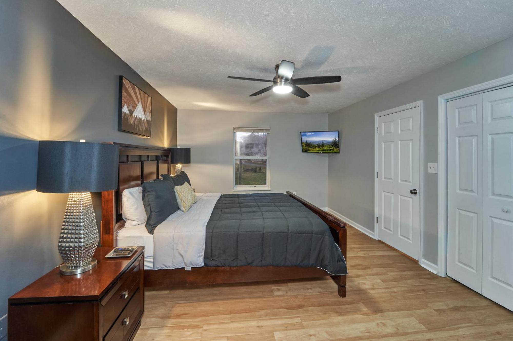 Entertainment Galore! Luxurious Property, Spectacular & Peaceful Setting, Great Location, Close To Major Attractions!! Pigeon Forge Eksteriør billede