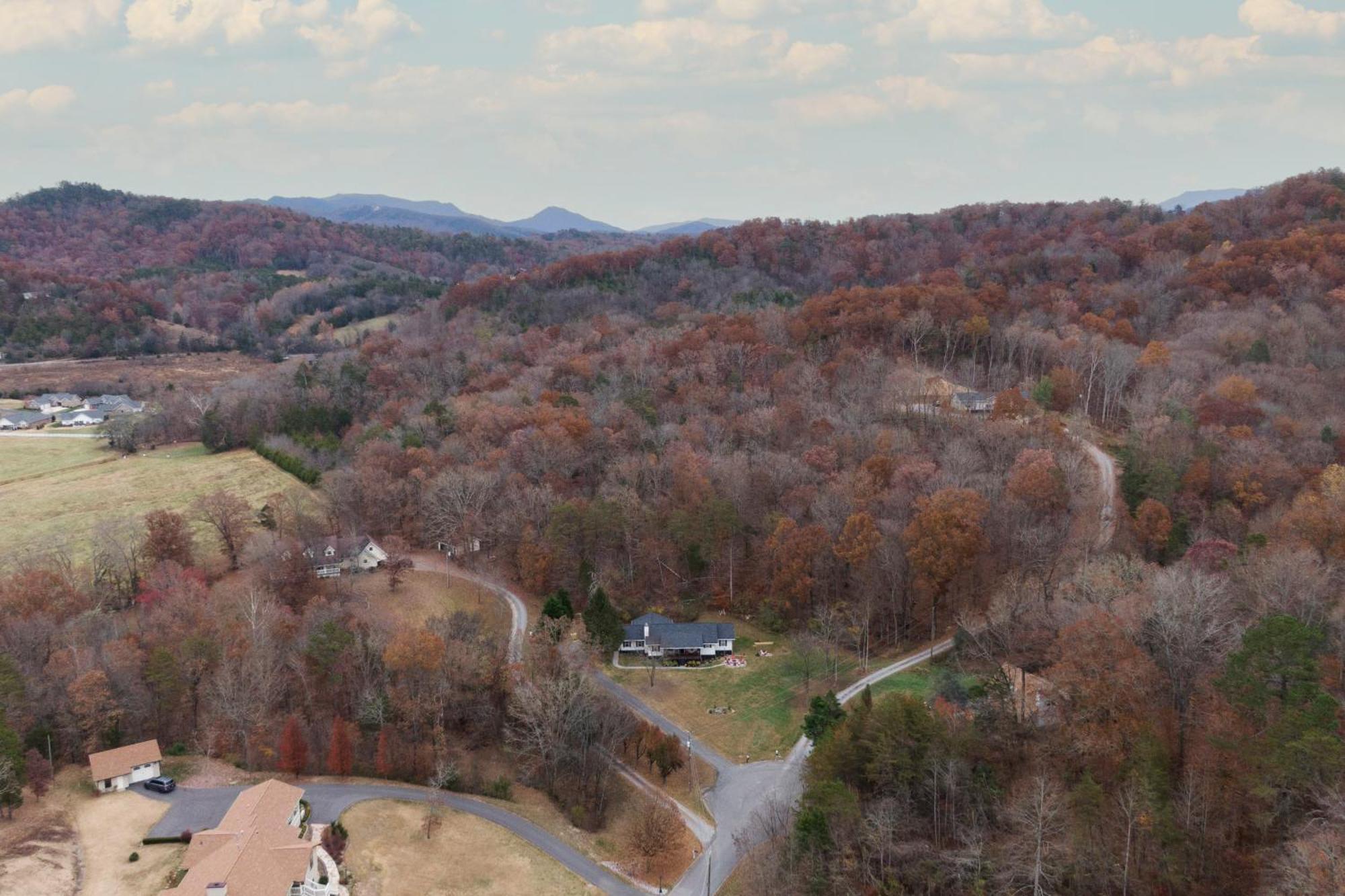 Entertainment Galore! Luxurious Property, Spectacular & Peaceful Setting, Great Location, Close To Major Attractions!! Pigeon Forge Eksteriør billede