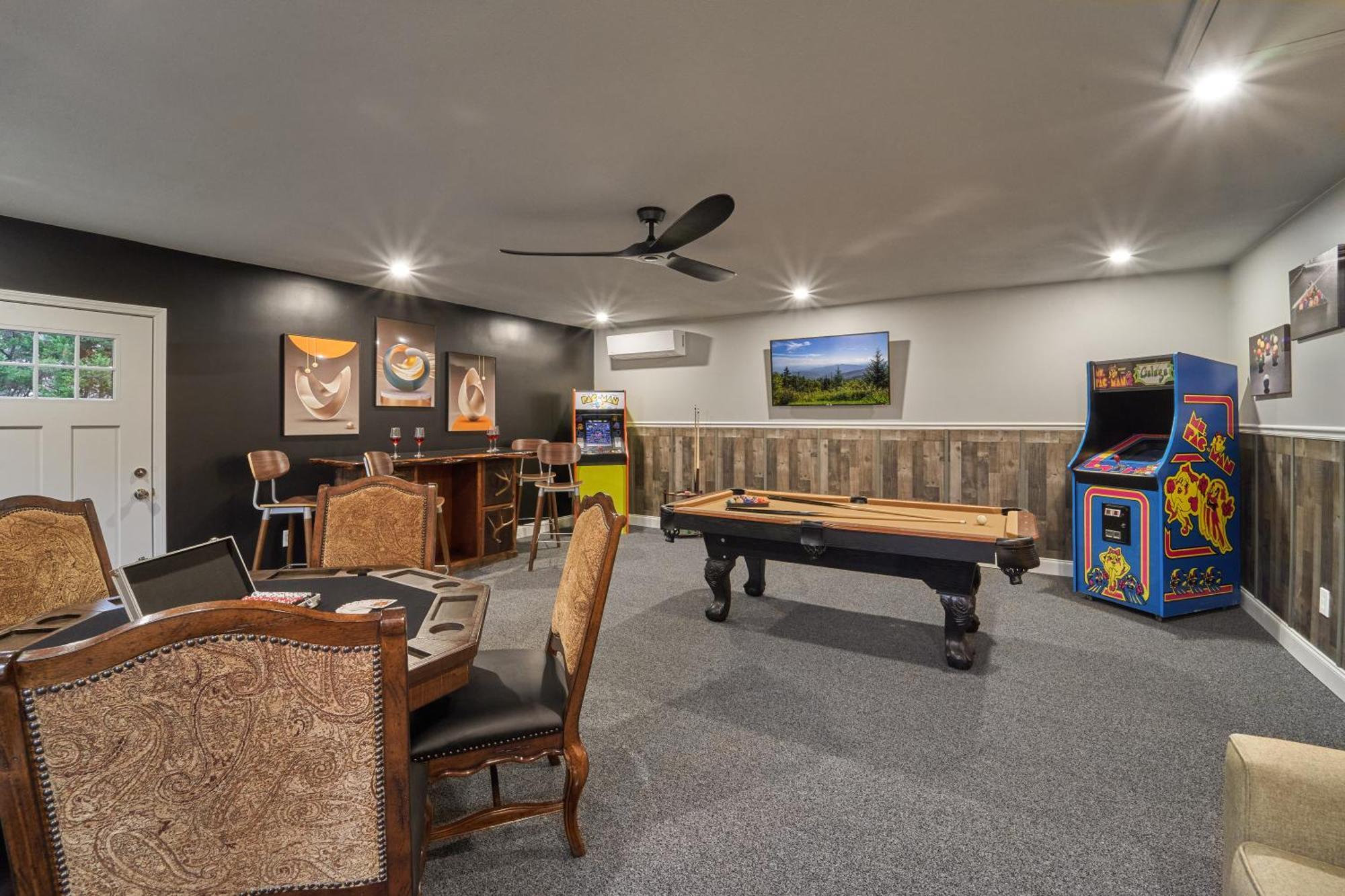 Entertainment Galore! Luxurious Property, Spectacular & Peaceful Setting, Great Location, Close To Major Attractions!! Pigeon Forge Eksteriør billede